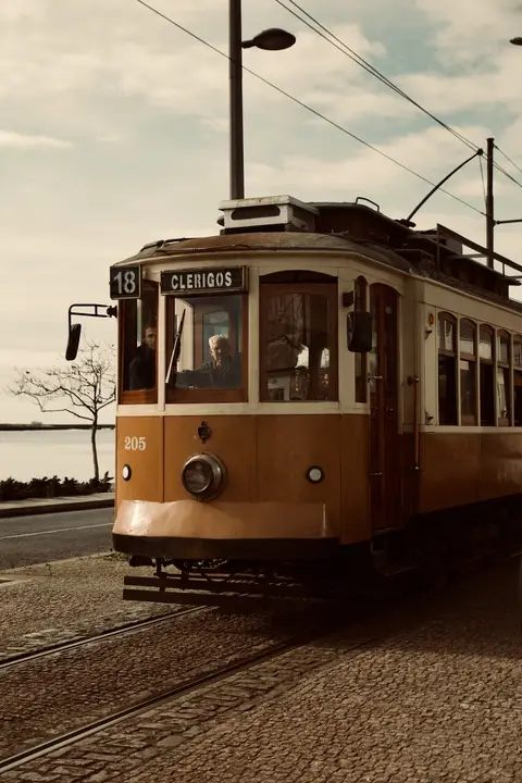 Tram 18 to Clérigos
